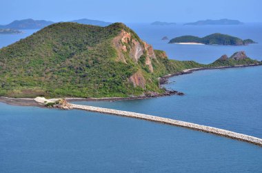 Sattahip Deniz Üssü marina, Tayland, tepenin üstünden izlendi.