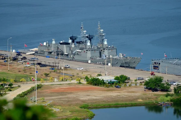 丘の上から見たタイのサッタヒップ海軍基地のマリーナ — ストック写真