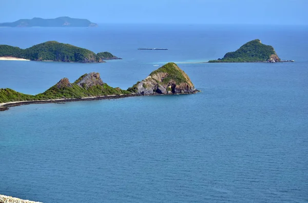Sattahip Deniz Üssü marina, Tayland, tepenin üstünden izlendi.