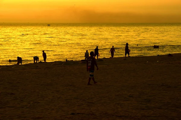 Sol Naciente Cielo Amarillo Dorado Playa Junto Mar Madrugada — Foto de Stock