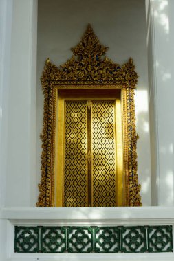 Tay tapınakları tapınakve pgodalar güzeldir. Başkentte eski