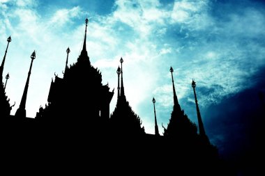 Tay tapınakları tapınakve pgodalar güzeldir. Başkentte eski