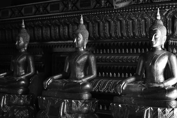 Χρυσό Άγαλμα Του Βούδα Στην Ταϊλανδική Ναός — Φωτογραφία Αρχείου