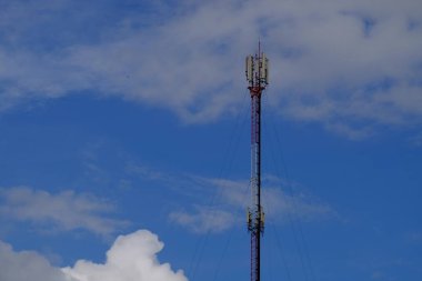 gökyüzüne karşı büyük iletişim Kulesi