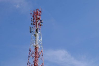 gökyüzüne karşı büyük iletişim Kulesi