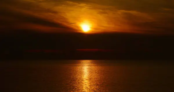 Sunrise Beautiful Beach View Beaucoup Gens Viennent Jouer Crépuscule Mer — Photo