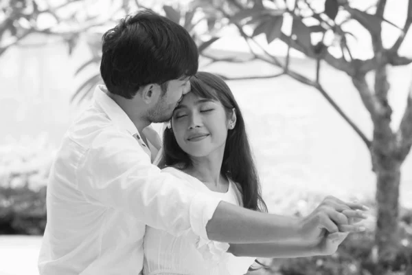 Portraits Couples Happy Pool Area — Stock Photo, Image