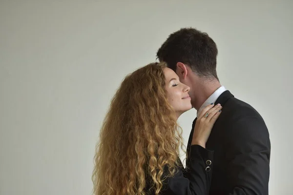 Vrouw Man Formele Kleding Knuffelen Affaire Het Werk — Stockfoto