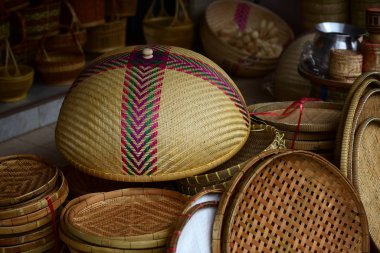 pazarda bambu yapılmış hasır 