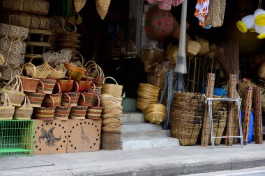 pazarda bambu yapılmış hasır 