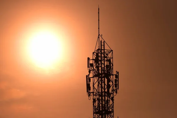 Torre Transmissão Pôr Sol Laranja — Fotografia de Stock