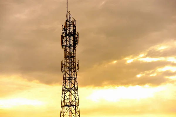 Grande Torre Comunicação Contra Céu — Fotografia de Stock