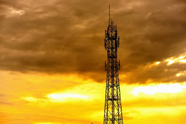 Grande Torre Comunicação Contra Céu — Fotografia de Stock