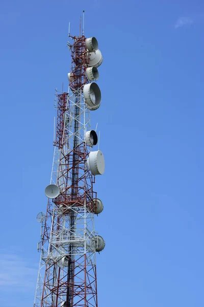 Grande Torre Comunicação Contra Céu — Fotografia de Stock