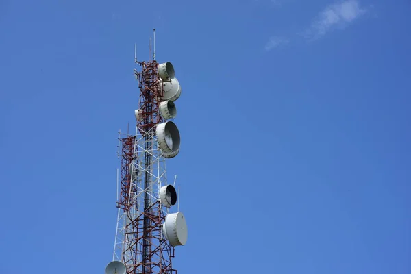 Grande Torre Comunicazione Contro Cielo — Foto Stock