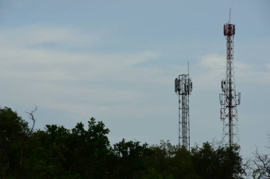 gökyüzüne karşı büyük iletişim Kulesi