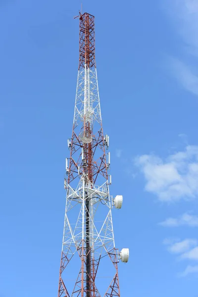 Grande Torre Comunicazione Contro Cielo — Foto Stock