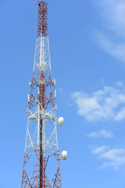 Gran Torre Comunicación Contra Cielo — Foto de Stock