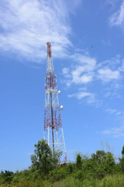 gökyüzüne karşı büyük iletişim Kulesi