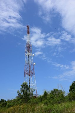 gökyüzüne karşı büyük iletişim Kulesi