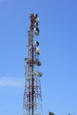 gökyüzüne karşı büyük iletişim Kulesi