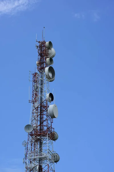 Besar Komunikasi Menara Terhadap Langit — Stok Foto