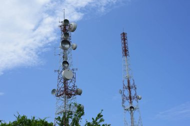 gökyüzüne karşı büyük iletişim Kulesi