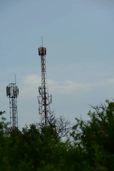 Duży Komunikat Wieży Przed Niebo — Zdjęcie stockowe