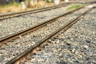 raylar ve taşlar yakın 