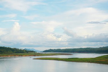 su üzerinde doğa manzara bulutlar