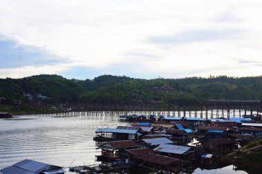 su üzerinde doğa manzara bulutlar