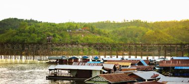 su üzerinde doğa manzara bulutlar