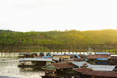 su üzerinde doğa manzara bulutlar