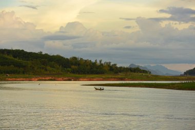 Tayland 'daki nehrin havadan görünüşü