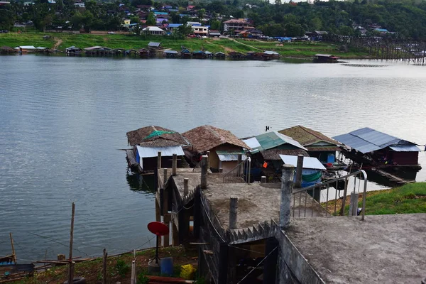 su üzerinde doğa manzara bulutlar