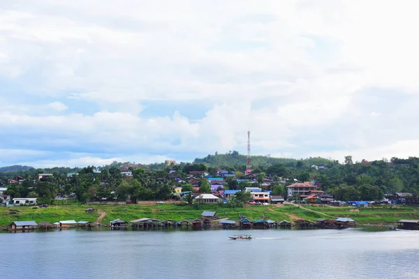 su üzerinde doğa manzara bulutlar
