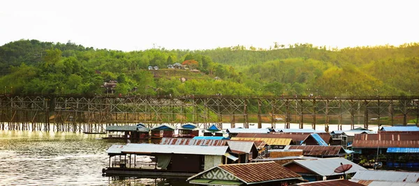 su üzerinde doğa manzara bulutlar