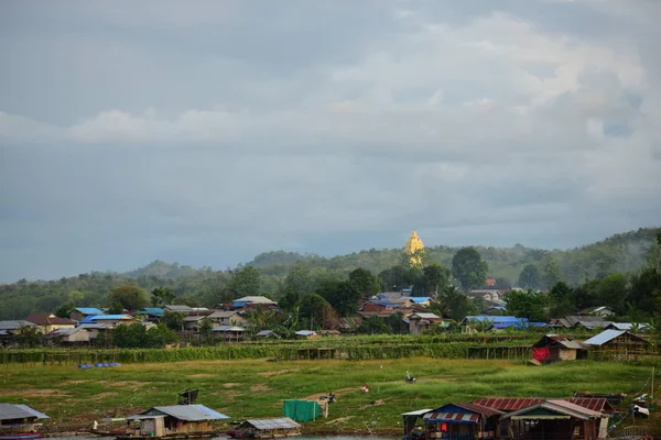 su üzerinde doğa manzara bulutlar
