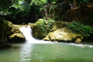 Tayland'da yağmur ormanı güzel şelale.