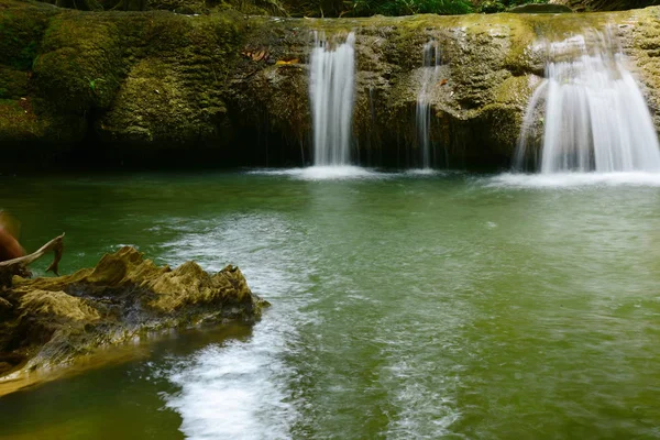 Bela Cachoeira Floresta Tropical Tailândia — Fotografia de Stock