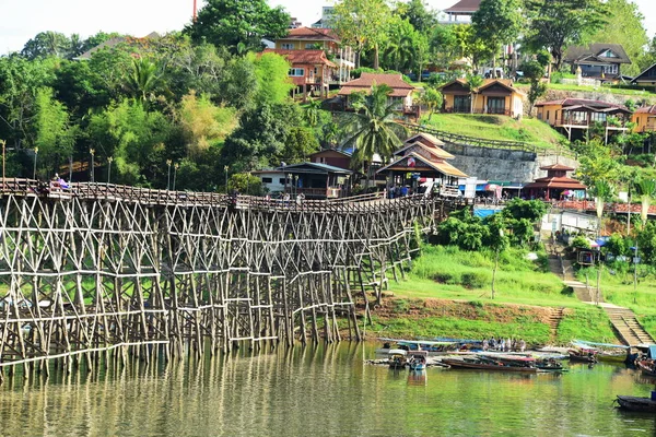 Oude Houten Brug Door Rivier Thailand — Stockfoto