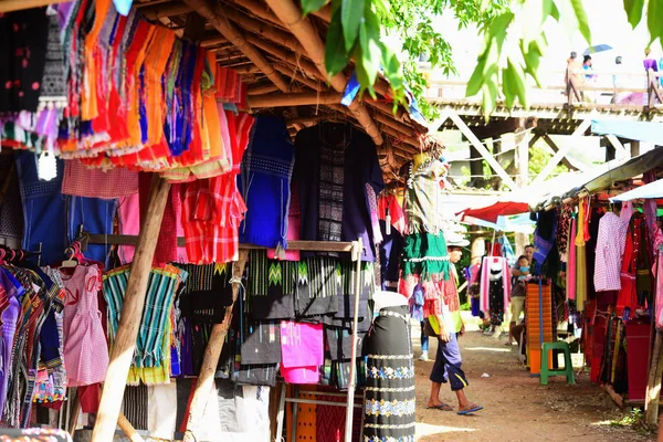 Asya kumaş pazarı manzarası