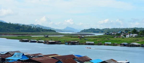 Yüzen Evleri Yelkenli Tekneleri Olan Bir Köy Tayland — Stok fotoğraf