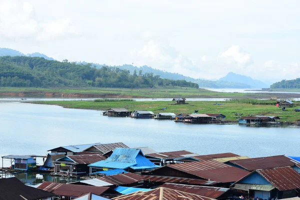 Desa Dengan Rumah Rumah Terapung Dan Kapal Layar Thailand — Stok Foto