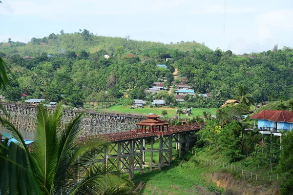 タイの川に架かる小さな橋 — ストック写真