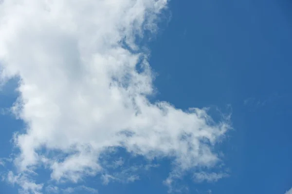 Nuages Blancs Dans Ciel Bleu — Photo