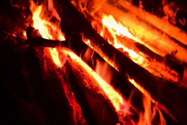 Brinnande Stockar Brand Natten — Stockfoto
