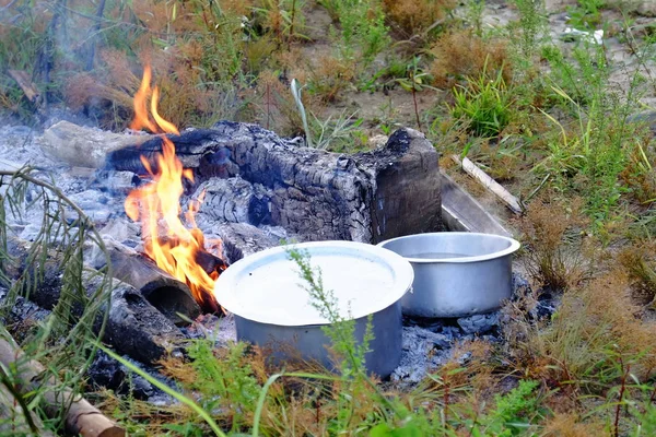 Brennstelle Mit Schalen Der Flussküste — Stockfoto