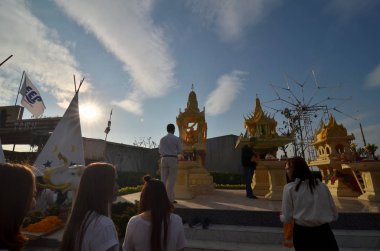 Gündüz vakti antik Budist tapınağı
