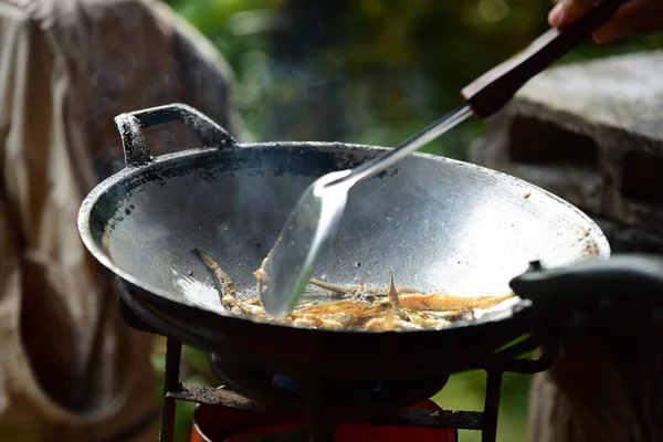 Cozinhar Comida Asiática Tradicional Fora — Fotografia de Stock